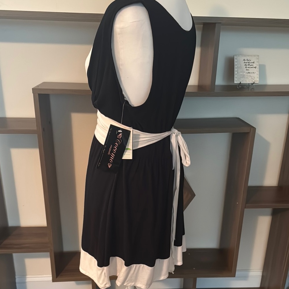 NWT Elegant Black and White Women's Sleeveless Top - Picture 7 of 9